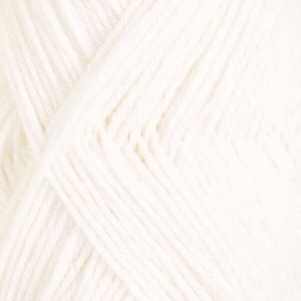 rauma babygarn grietinėlės balta priartintas