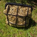 Zelta un melna tamborēta soma no Katia WOW Raffia