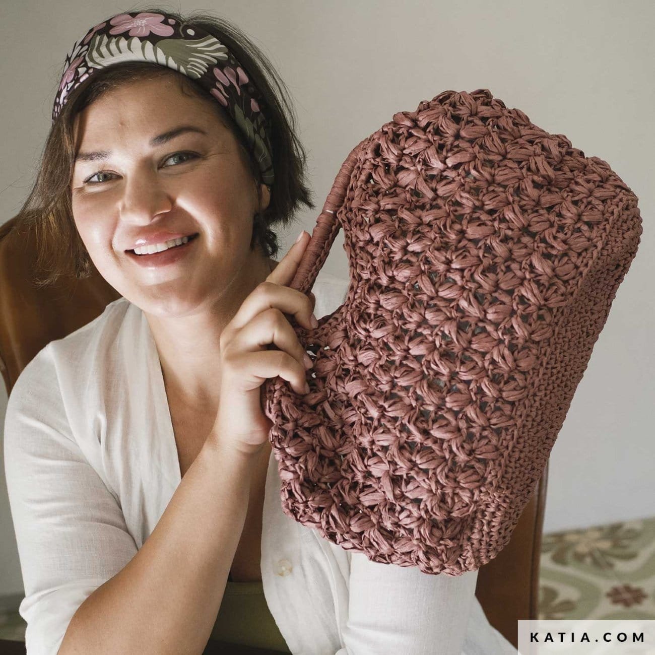 Nėrimo katalogas Katia BAG TO BASICS - 27 rankinių modeliai 2 katia wow zurnalas 16